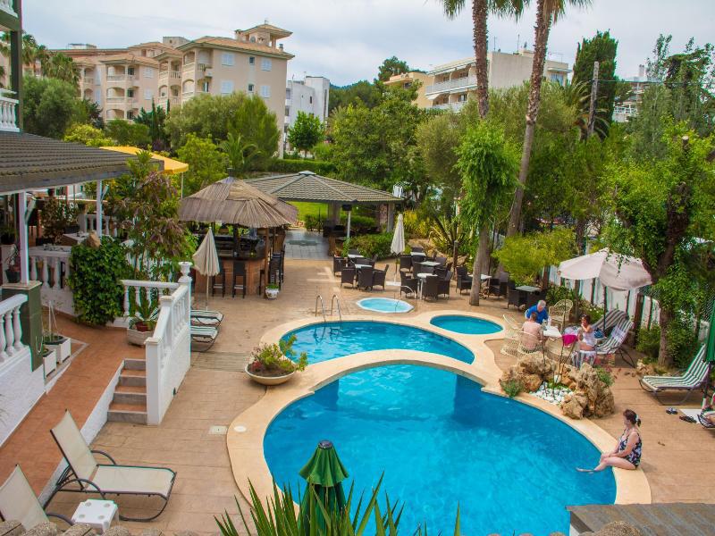 Universal Apartamentos Laguna Garden Canyamel  Extérieur photo